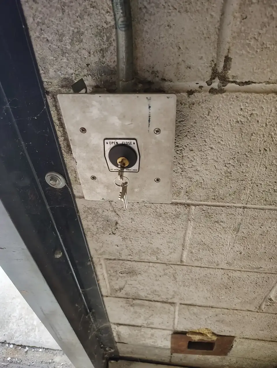 Commercial push bar