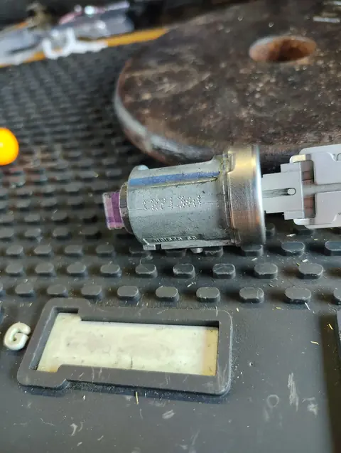 High Security Padlock and Deadbolt Service