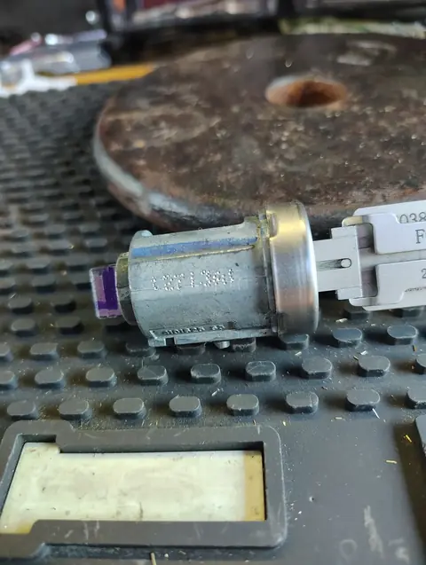 High Security Padlock and Deadbolt Service