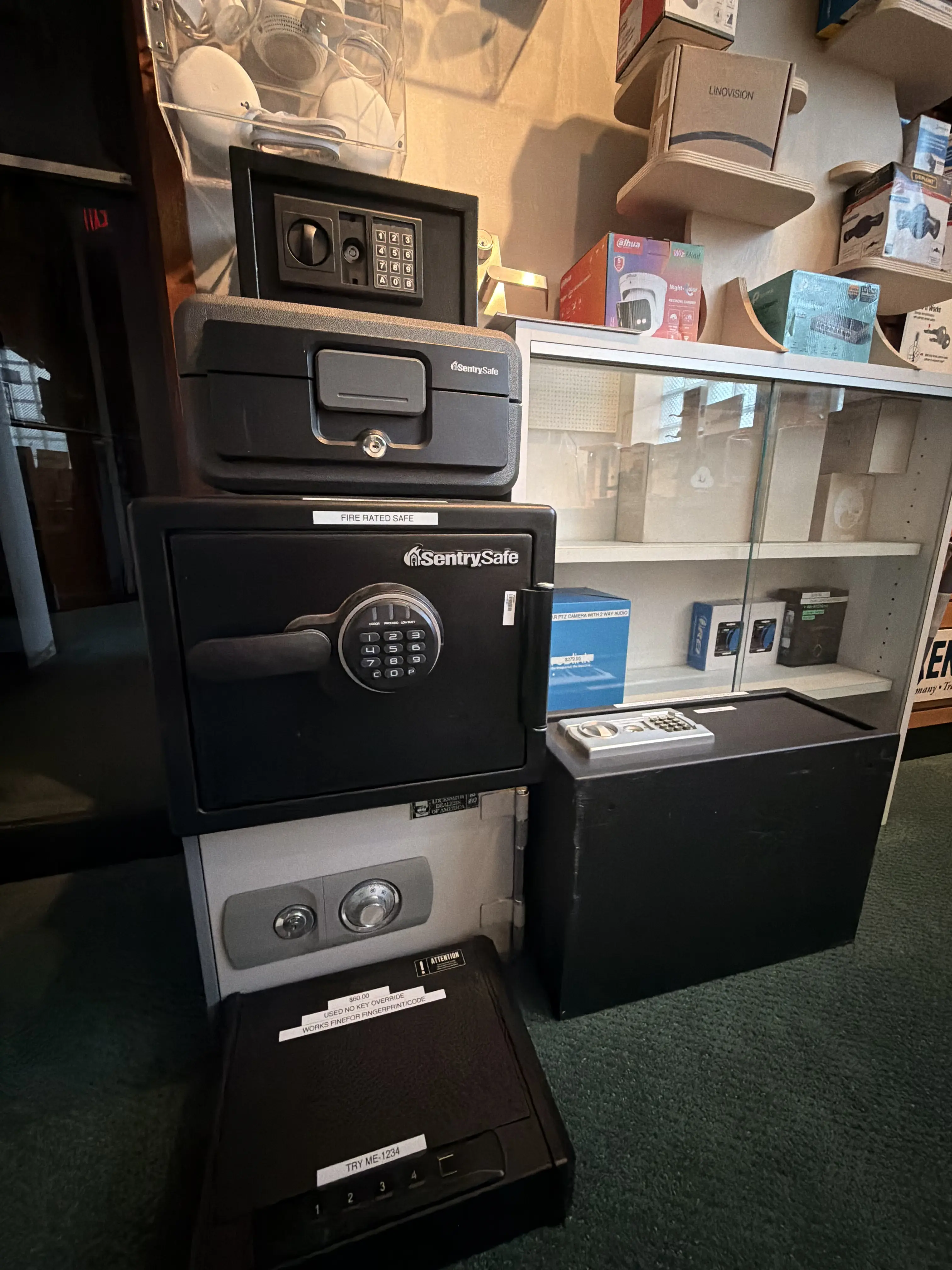 Heavy commercial mechanical safe vault door with dial